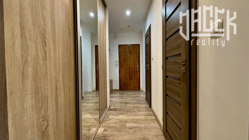 MODERNÉ BÝVANIE V 3-IZBOVOM BYTE PO KOMPLETNEJ REKONŠTRUKCII S VEĽKÝM BALKÓNOM