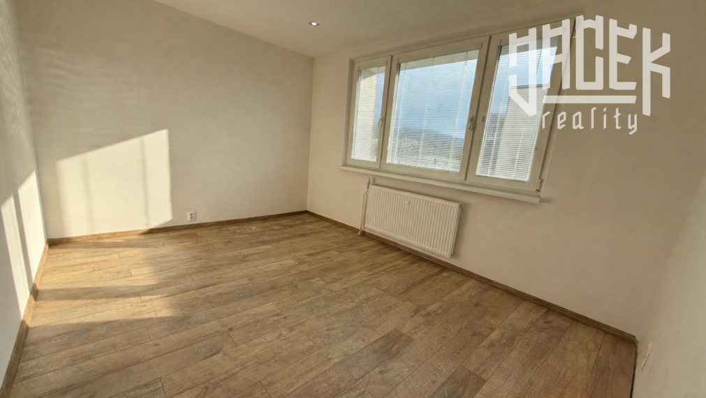 MODERNÉ BÝVANIE V 3-IZBOVOM BYTE PO KOMPLETNEJ REKONŠTRUKCII S VEĽKÝM BALKÓNOM