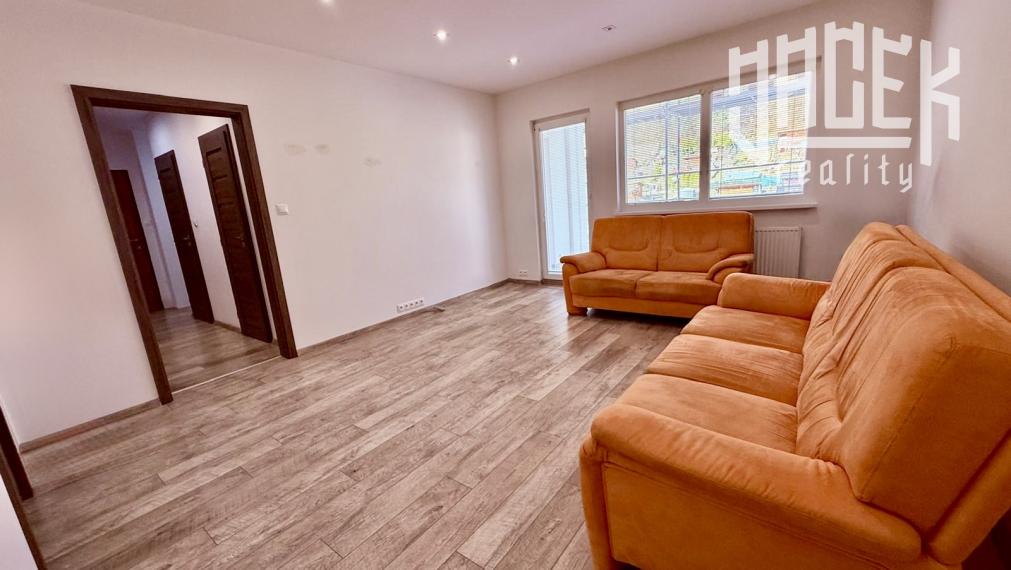 MODERNÉ BÝVANIE V 3-IZBOVOM BYTE PO KOMPLETNEJ REKONŠTRUKCII S VEĽKÝM BALKÓNOM