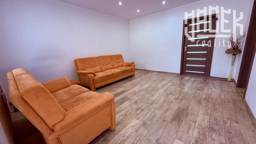 MODERNÉ BÝVANIE V 3-IZBOVOM BYTE PO KOMPLETNEJ REKONŠTRUKCII S VEĽKÝM BALKÓNOM