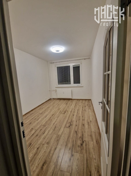 🌸 PRENÁJOM SVETLÝ 3-IZBOVÝ BYT S BALKÓNOM NA ROZKVETE 🌸