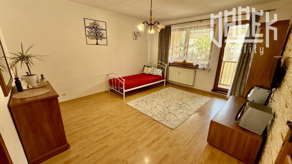 PRIESTRANNÝ 3-IZBOVÝ BYT NA SNP – BALKÓN, PIVNICA A KOMFORTNÉ BÝVANIE