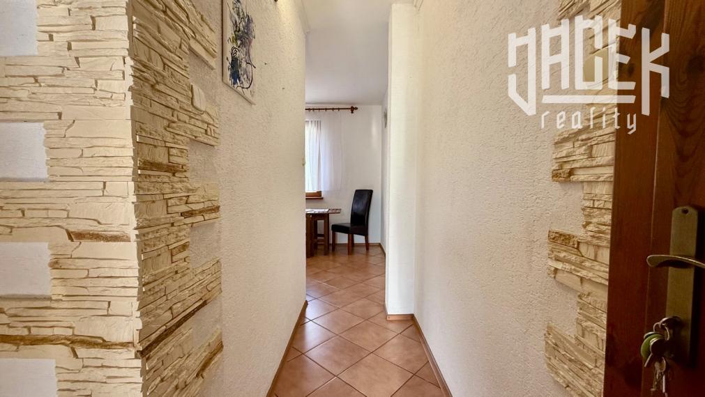 PRIESTRANNÝ 3-IZBOVÝ BYT NA SNP – BALKÓN, PIVNICA A KOMFORTNÉ BÝVANIE