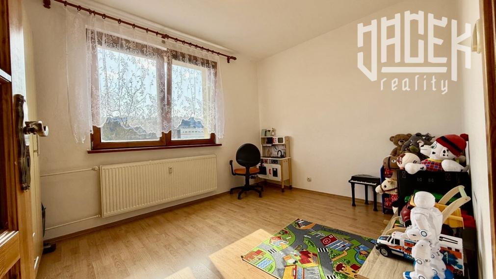 PRIESTRANNÝ 3-IZBOVÝ BYT NA SNP – BALKÓN, PIVNICA A KOMFORTNÉ BÝVANIE