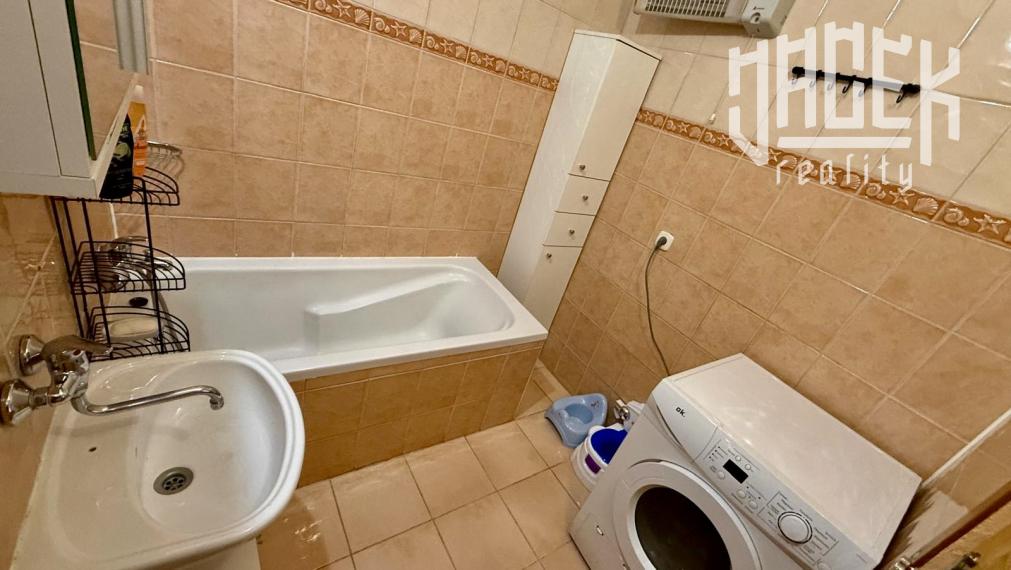 PRIESTRANNÝ 3-IZBOVÝ BYT NA SNP – BALKÓN, PIVNICA A KOMFORTNÉ BÝVANIE