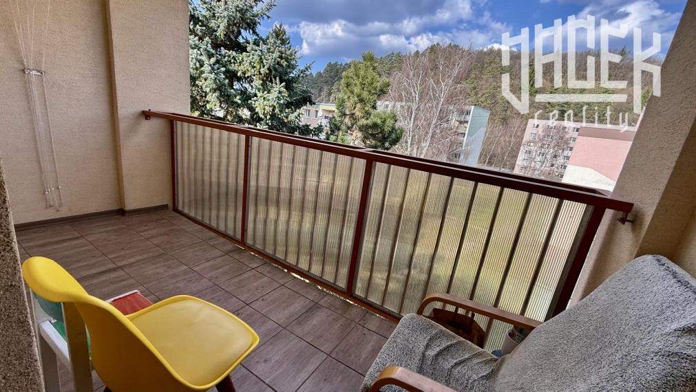 PRIESTRANNÝ 3-IZBOVÝ BYT NA SNP – BALKÓN, PIVNICA A KOMFORTNÉ BÝVANIE