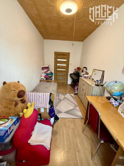 🏡 PRIESTRANNÝ 4-IZBOVÝ BYT NA SNP S VEĽKÝM POTENCIÁLOM A SKVELÝMI PARAMETRAMI✨