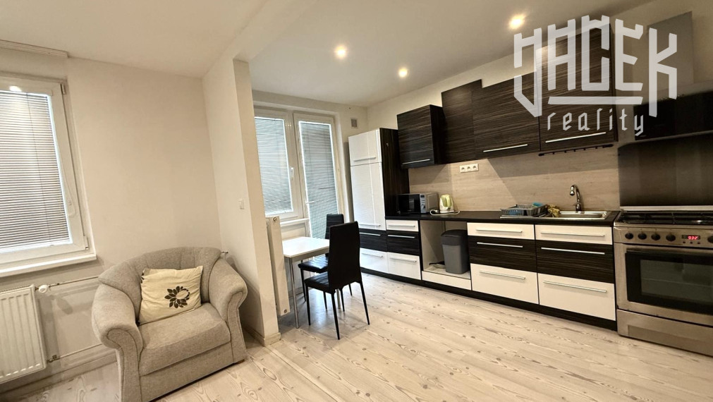 PRENÁJOM: ŠTÝLOVÝ 2-IZBOVÝ BYT S VEĽKÝM BALKÓNOM NA LÁNSKEJ