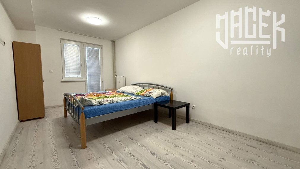 PRENÁJOM: ŠTÝLOVÝ 2-IZBOVÝ BYT S VEĽKÝM BALKÓNOM NA LÁNSKEJ