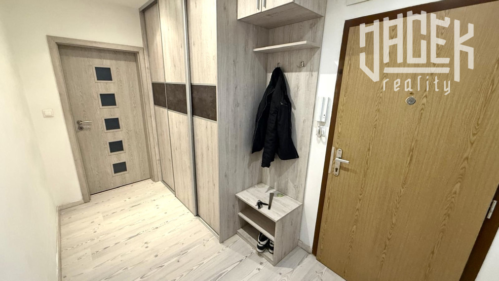 PRENÁJOM: ŠTÝLOVÝ 2-IZBOVÝ BYT S VEĽKÝM BALKÓNOM NA LÁNSKEJ