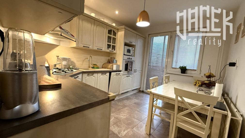 KRÁSNY 3-IZBOVÝ BYT PO KOMPLETNEJ REKONŠTRUKCII NA ROZKVETE S PRESKLENÝM BALKÓNOM