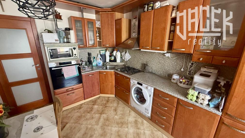 PRÍJEMNÝ 3-IZBOVÝ BYT NA ROZKVETE 🌸 - SKVELÁ CENA 💰, LOKALITA 🏡 A BÝVANIE, KTORÉ SI ZAMILUJETE ❤️!