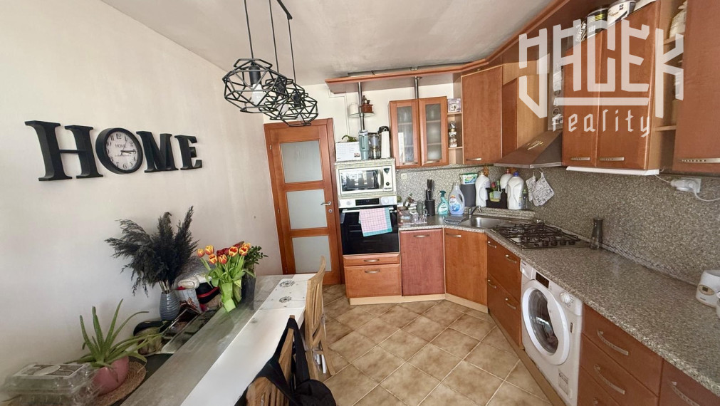 PRÍJEMNÝ 3-IZBOVÝ BYT NA ROZKVETE 🌸 - SKVELÁ CENA 💰, LOKALITA 🏡 A BÝVANIE, KTORÉ SI ZAMILUJETE ❤️!