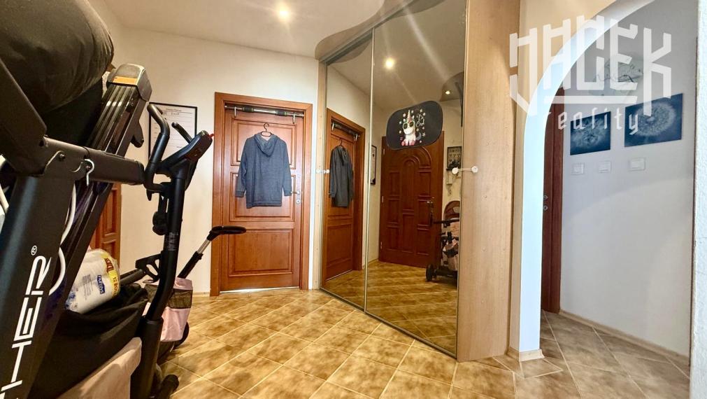 PRÍJEMNÝ 3-IZBOVÝ BYT NA ROZKVETE 🌸 - SKVELÁ CENA 💰, LOKALITA 🏡 A BÝVANIE, KTORÉ SI ZAMILUJETE ❤️!