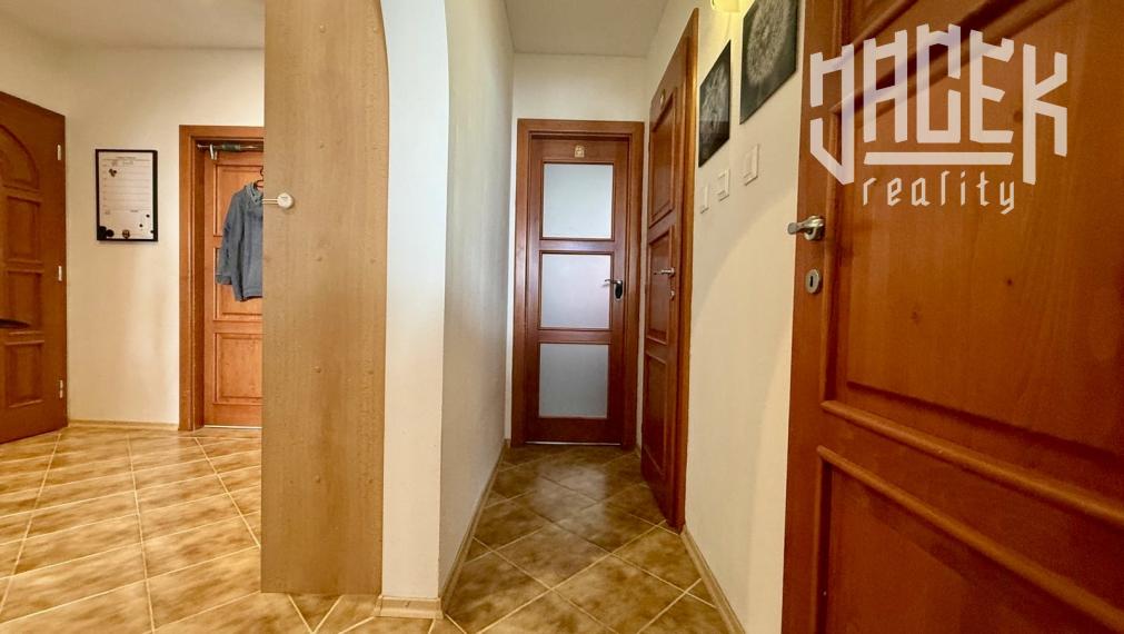 PRÍJEMNÝ 3-IZBOVÝ BYT NA ROZKVETE 🌸 - SKVELÁ CENA 💰, LOKALITA 🏡 A BÝVANIE, KTORÉ SI ZAMILUJETE ❤️!