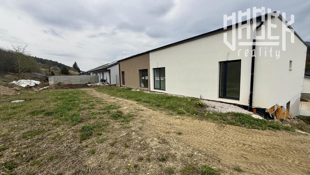 🌞 PRIESTRANNÝ 4-IZBOVÝ BYT V NOVOSTAVBE V OBĽÚBENEJ ČASTI ZAKVAŠOV – POVAŽSKÁ BYSTRICA