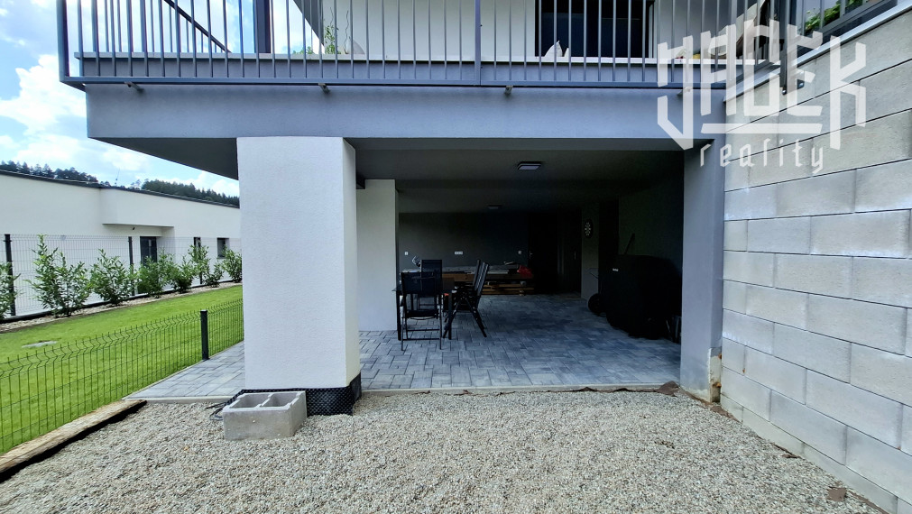 ŠTÝLOVÁ MODERNÁ NOVOSTAVBA S PANORAMATICKÝMI VÝHĽADMI – KOMPLETNE ZARIADENÝ DOM NA KĽÚČ
