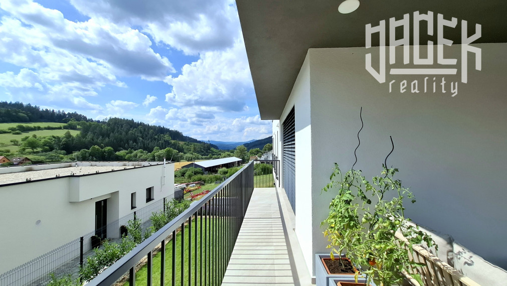 ŠTÝLOVÁ MODERNÁ NOVOSTAVBA S PANORAMATICKÝMI VÝHĽADMI – KOMPLETNE ZARIADENÝ DOM NA KĽÚČ