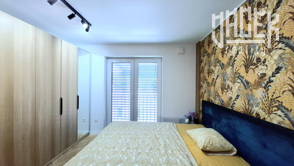 ŠTÝLOVÁ MODERNÁ NOVOSTAVBA S PANORAMATICKÝMI VÝHĽADMI – KOMPLETNE ZARIADENÝ DOM NA KĽÚČ