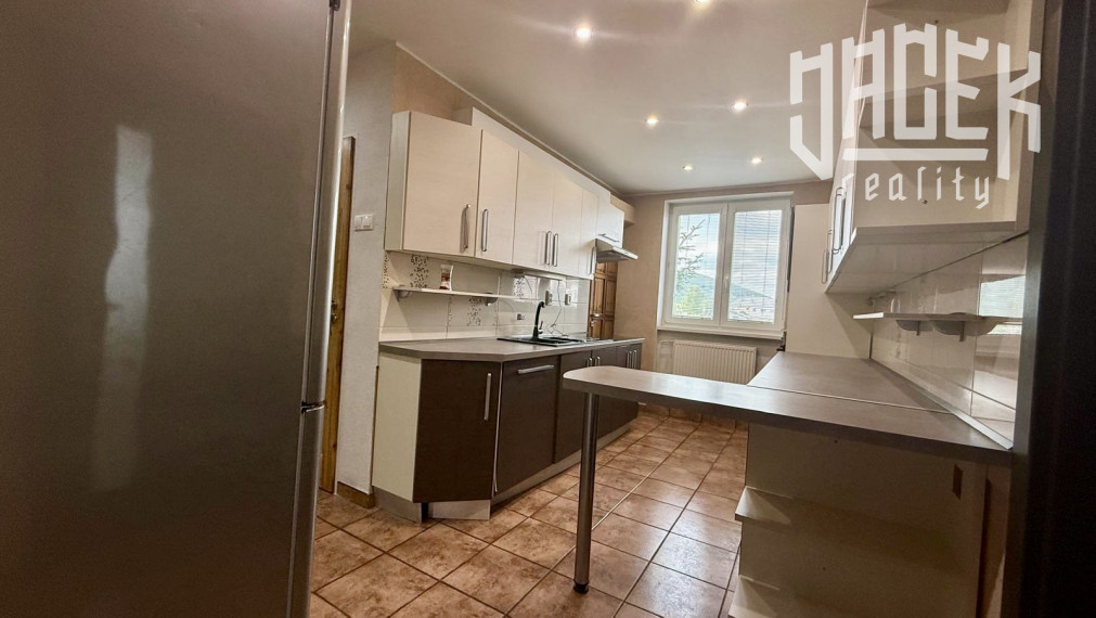 🏡 PRIESTRANNÝ 3-IZBOVÝ BYT S BALKÓNOM, GARÁŽOU A ZÁHRADKOU V POVAŽSKEJ BYSTRICI