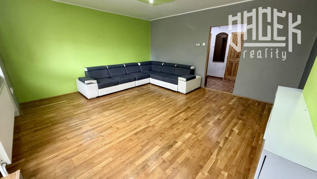 🏡 PRIESTRANNÝ 3-IZBOVÝ BYT S BALKÓNOM, GARÁŽOU A ZÁHRADKOU V POVAŽSKEJ BYSTRICI
