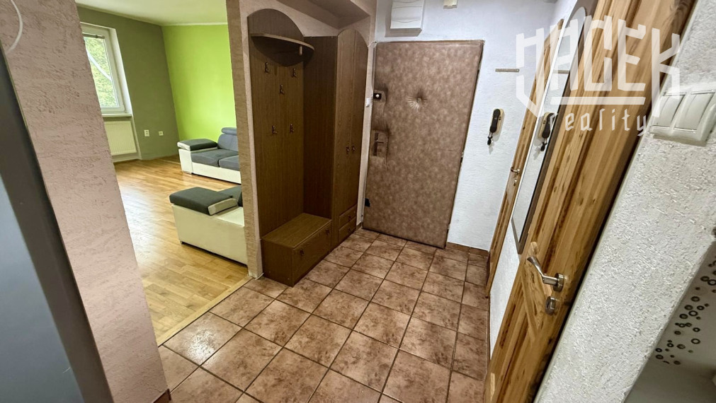 🏡 PRIESTRANNÝ 3-IZBOVÝ BYT S BALKÓNOM, GARÁŽOU A ZÁHRADKOU V POVAŽSKEJ BYSTRICI