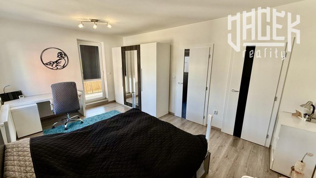 MODERNÝ A KOMFORTNÝ 2-IZBOVÝ BYT S VEĽKÝM BALKÓNOM V NOVOSTAVBE – ŽILINA, HÁJIK, SLNEČNÉ TERASY