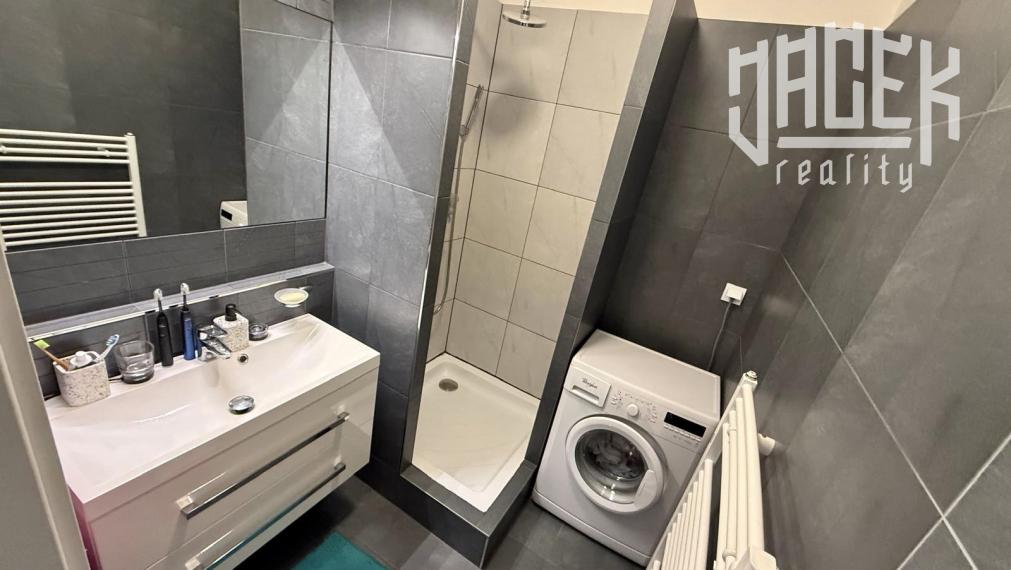 MODERNÝ A KOMFORTNÝ 2-IZBOVÝ BYT S VEĽKÝM BALKÓNOM V NOVOSTAVBE – ŽILINA, HÁJIK, SLNEČNÉ TERASY