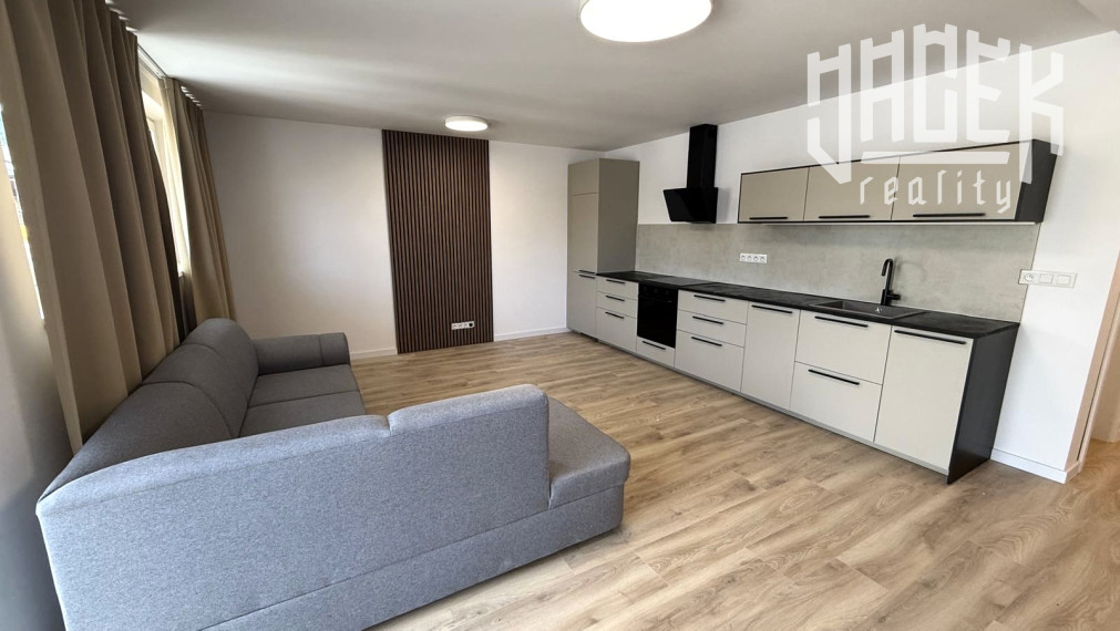 ✨🏡 MODERNÉ BÝVANIE V SRDCI ZAKVAŠOVA – ŠTÝLOVÝ 3-IZBOVÝ BYT S PARKOVANÍM 🚗✨