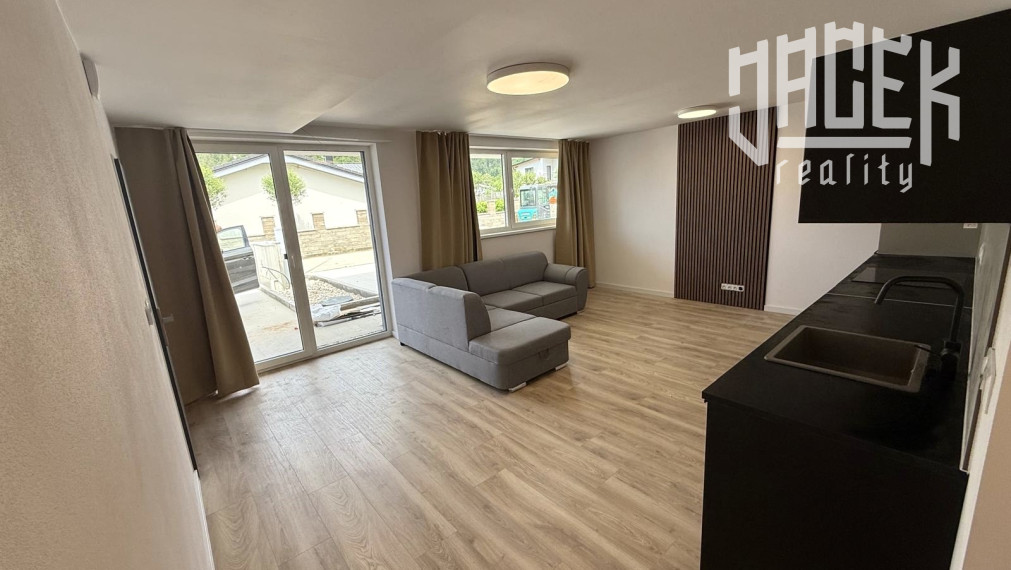 ✨🏡 MODERNÉ BÝVANIE V SRDCI ZAKVAŠOVA – ŠTÝLOVÝ 3-IZBOVÝ BYT S PARKOVANÍM 🚗✨