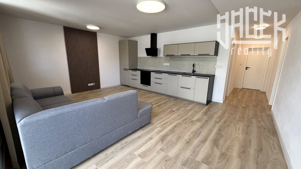 ✨🏡 MODERNÉ BÝVANIE V SRDCI ZAKVAŠOVA – ŠTÝLOVÝ 3-IZBOVÝ BYT S PARKOVANÍM 🚗✨