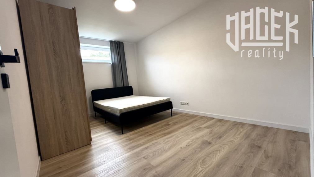 ✨🏡 MODERNÉ BÝVANIE V SRDCI ZAKVAŠOVA – ŠTÝLOVÝ 3-IZBOVÝ BYT S PARKOVANÍM 🚗✨
