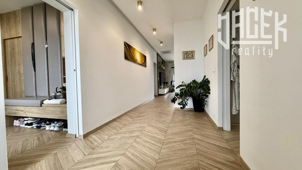 LUXUS, SÚKROMIE A NADČASOVÝ DIZAJN – DOM, KTORÝ PREMENÍ VAŠE PREDSTAVY O DOKONALOM BÝVANÍ NA REALITU