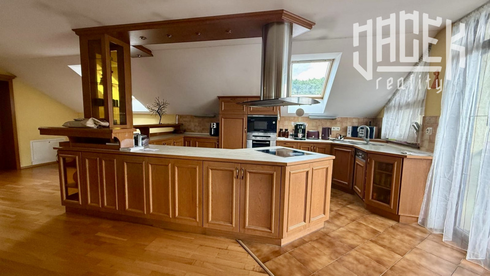 🏡 VEĽKORYSÉ BÝVANIE V ORLOVOM – PRIESTRANNÁ DVOJGENERAČNÁ VILA, KTORÁ PONÚKA OVEĽA VIAC 🏡✨