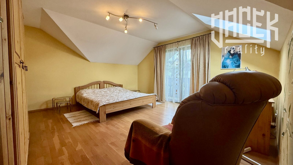 🏡 VEĽKORYSÉ BÝVANIE V ORLOVOM – PRIESTRANNÁ DVOJGENERAČNÁ VILA, KTORÁ PONÚKA OVEĽA VIAC 🏡✨