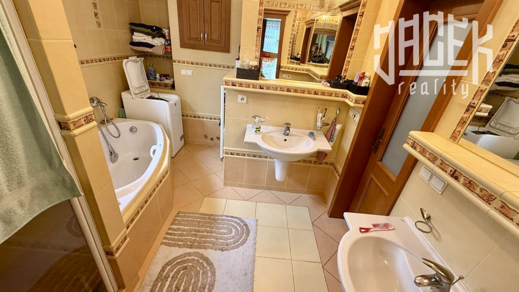 🏡 VEĽKORYSÉ BÝVANIE V ORLOVOM – PRIESTRANNÁ DVOJGENERAČNÁ VILA, KTORÁ PONÚKA OVEĽA VIAC 🏡✨