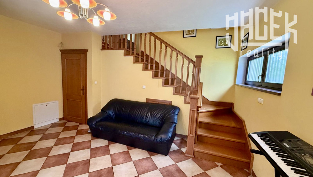 🏡 VEĽKORYSÉ BÝVANIE V ORLOVOM – PRIESTRANNÁ DVOJGENERAČNÁ VILA, KTORÁ PONÚKA OVEĽA VIAC 🏡✨