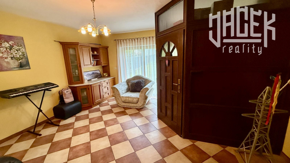 🏡 VEĽKORYSÉ BÝVANIE V ORLOVOM – PRIESTRANNÁ DVOJGENERAČNÁ VILA, KTORÁ PONÚKA OVEĽA VIAC 🏡✨