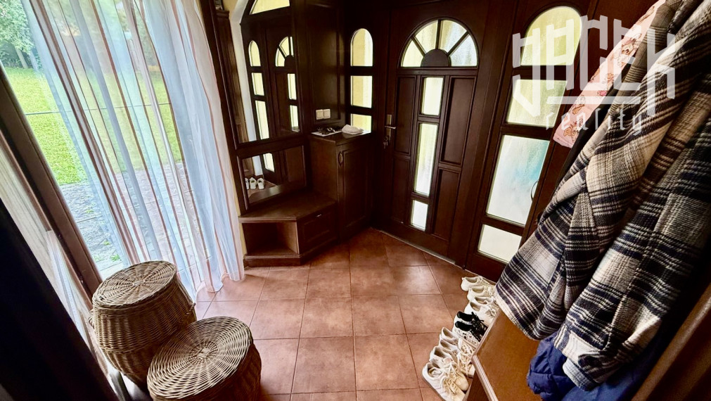 🏡 VEĽKORYSÉ BÝVANIE V ORLOVOM – PRIESTRANNÁ DVOJGENERAČNÁ VILA, KTORÁ PONÚKA OVEĽA VIAC 🏡✨