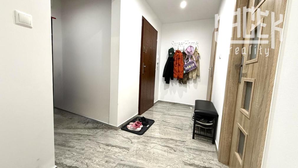 ✨🏡 KOMPLETNE NOVÝ INTERIÉR, 3-IZBOVÁ DISPOZÍCIA A LOGGIA – BÝVANIE, KDE UŽ NEMUSÍTE NIČ RIEŠIŤ 🔑✨