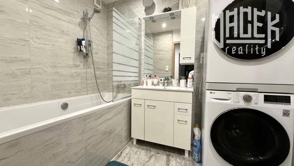 ✨🏡 KOMPLETNE NOVÝ INTERIÉR, 3-IZBOVÁ DISPOZÍCIA A LOGGIA – BÝVANIE, KDE UŽ NEMUSÍTE NIČ RIEŠIŤ 🔑✨