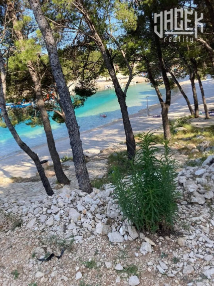 ZABEHNUTÝ MOBILNÝ DOM V DRAGE V CHORVÁTSKU