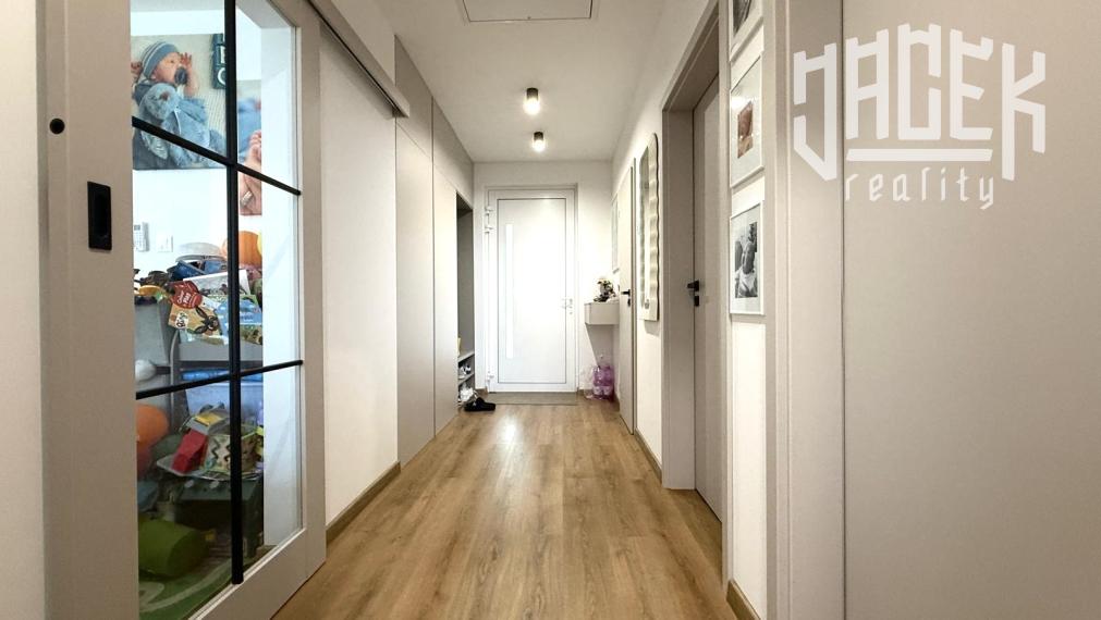 NOVÝ DOMOV, NOVÝ ZAČIATOK – MODERNÉ BÝVANIE V POKOJNÝCH PŠURNOVICIACH