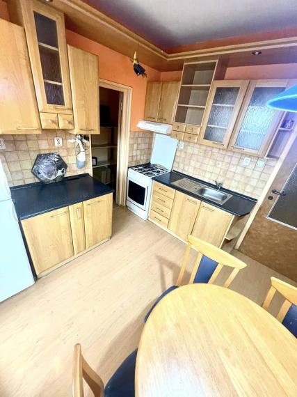 3-IZBOVÝ BYT PO ČIASTOČNEJ REKONŠTRUKCII S GARÁŽOU