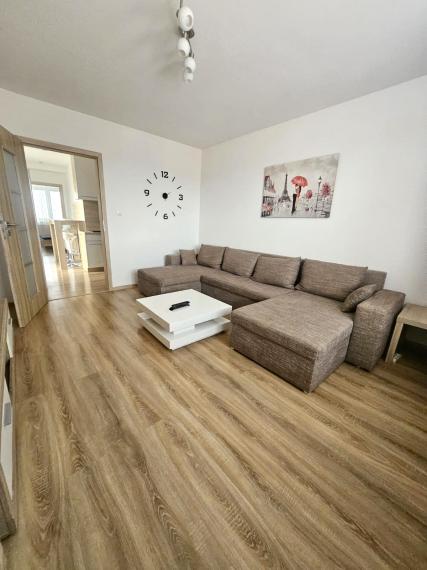 VÝNIMOČNÝ 3-IZBOVÝ BYT V CENTRE TRENČÍNA S 2 BALKÓNMI A PARKOVANÍM VO DVORE