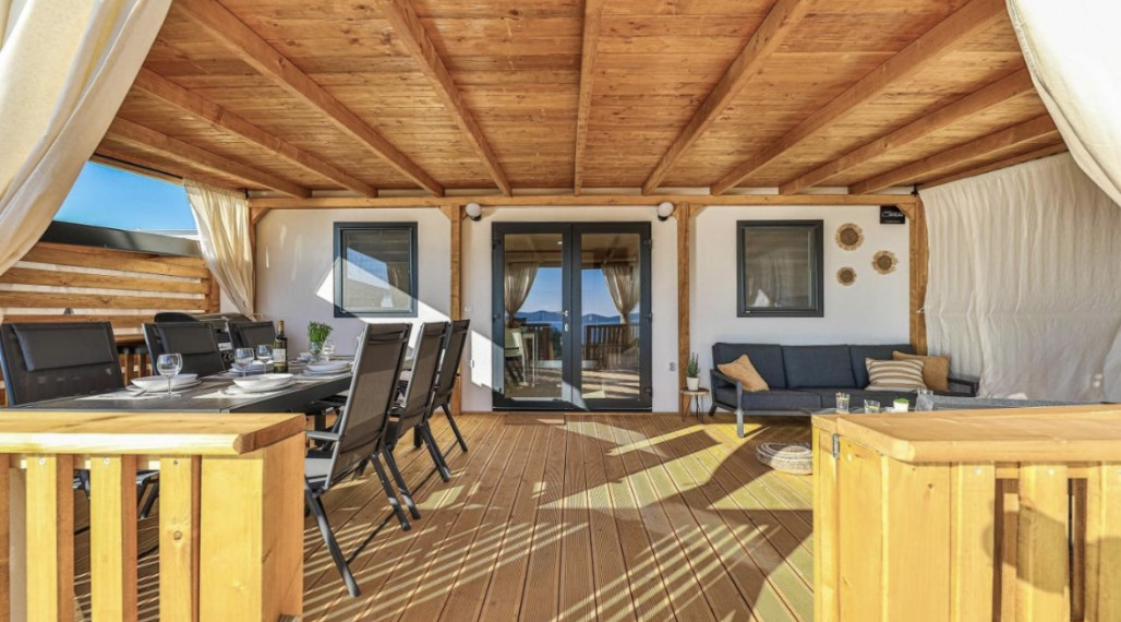 KRÁSNÝ MOBILNÝ DOM S NEODOLATEĽNÝM VÝHĽADOM NA MORE S HISTÓRIOU A SKVELÝM HODNOTENÍM