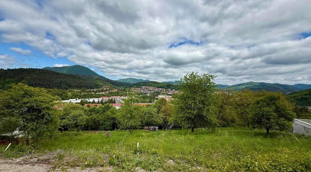 VÝNIMOČNÝ STAVEBNÝ POZEMOK S PANORAMATICKÝM VÝHĽADOM