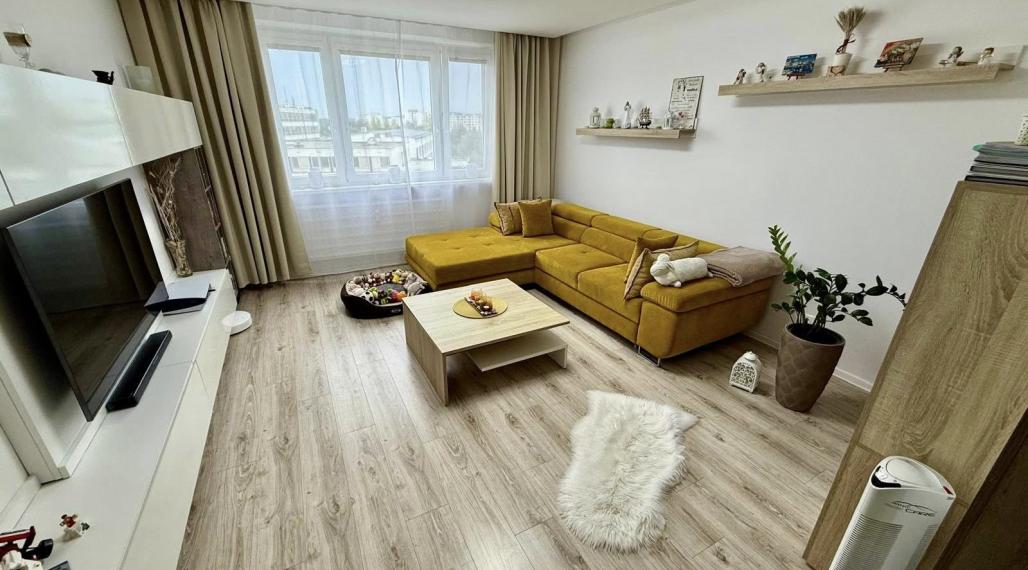 VKUSNÝ A SLNEČNÝ 3-IZBOVÝ BYT NA ROZKVETE V POVAŽSKEJ BYSTRICI