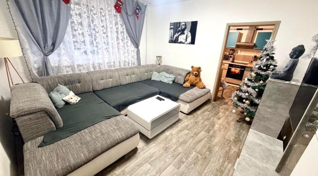 PRÍJEMNÝ A ÚTULNÝ 3-IZBOVÝ BYT NA HLINÁCH V POVAŽSKEJ BYSTRICI