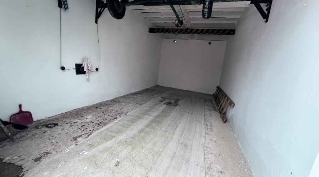 🌟 PRAKTICKÁ GARÁŽ NA ULICI SLÁDKOVIČOVA V PB 🌟